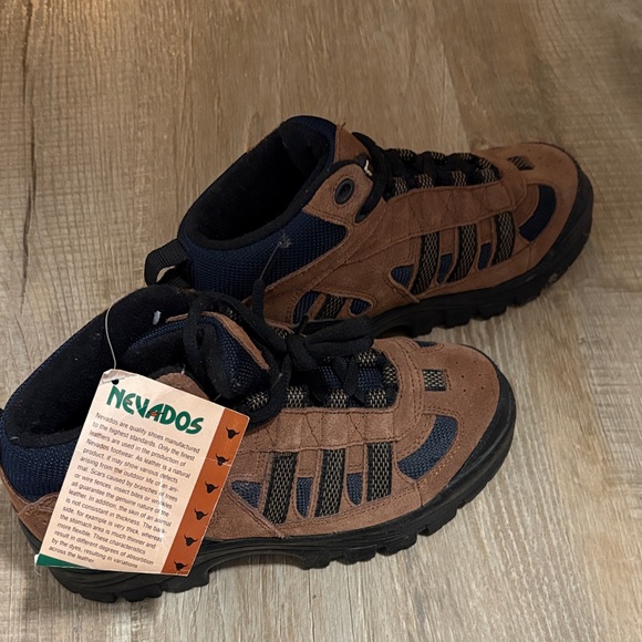 Nevados Women's Brown Lace Up Boots - Picture 1 of 4